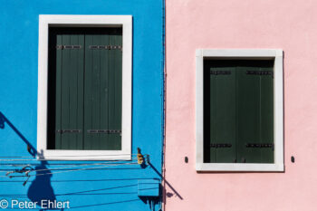 Fenster Doppel  Venedig Metropolitanstadt Venedig Italien by Peter Ehlert in burano-fenster