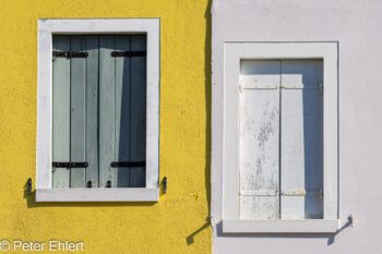 Fenster Doppel  Venedig Metropolitanstadt Venedig Italien by Peter Ehlert in burano-fenster