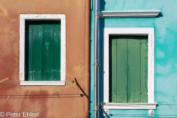 Fenster Doppel  Venedig Metropolitanstadt Venedig Italien by Peter Ehlert in burano-fenster