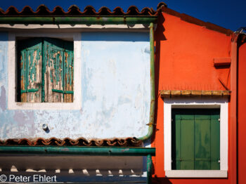 Fenster Doppel  Venedig Metropolitanstadt Venedig Italien by Peter Ehlert in burano-fenster