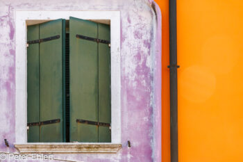 Fenster Einzel  Venedig Metropolitanstadt Venedig Italien by Peter Ehlert in burano-fenster