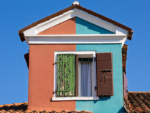 Dachgaube  Venedig Metropolitanstadt Venedig Italien by Peter Ehlert in burano-gauben