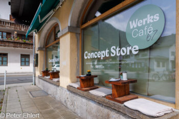 Sitzplätze vor Concept Store  Garmisch-Partenkirchen Bayern Deutschland by Peter Ehlert in Werkscafé 67