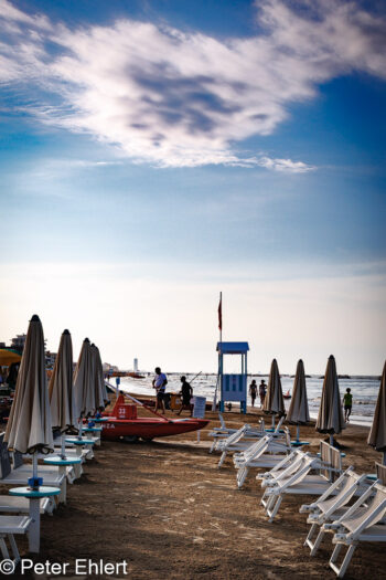 Arbeit und Vergnügen mit Wolke  Bellaria-Igea Marina Provinz Rimini Italien by Peter Ehlert in Bellaria 2025