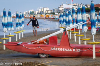 Aufräumarbeiten  Bellaria-Igea Marina Provinz Rimini Italien by Peter Ehlert in Bellaria 2025