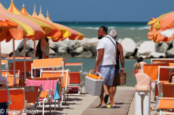 Cocobello Verkäufer  Bellaria-Igea Marina Provinz Rimini Italien by Peter Ehlert in Bellaria 2025