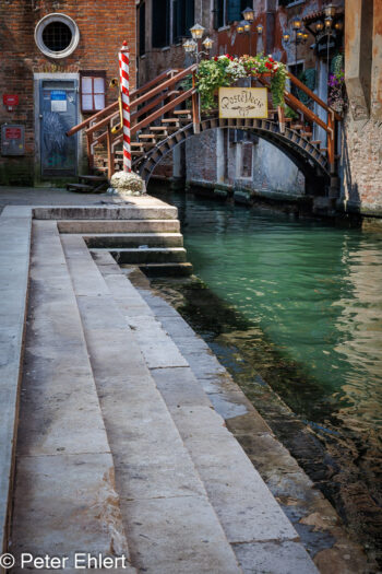 Stufen mit Brücke  Venedig Metropolitanstadt Venedig Italien by Peter Ehlert in venedig-stadt
