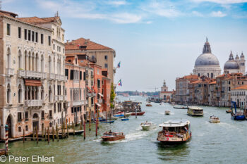 Canal Grande mit Basilica Santa Maria della Salute  Venedig Metropolitanstadt Venedig Italien by Peter Ehlert in venedig-stadt