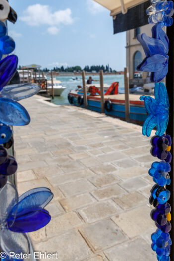 Spiegel mit blauem Glas  Venedig Metropolitanstadt Venedig Italien by Peter Ehlert in venedig-murano