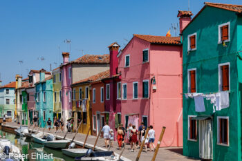 Häuserreihe am Kanal  Venedig Metropolitanstadt Venedig Italien by Peter Ehlert in venedig-burano