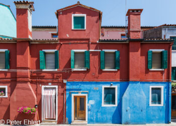 Haus in bi-color  Venedig Metropolitanstadt Venedig Italien by Peter Ehlert in venedig-burano