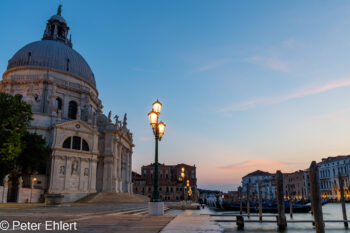 Abendstimmung  Venedig Metropolitanstadt Venedig Italien by Peter Ehlert in venedig-abend