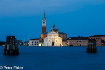 Blick auf San Giorgio Maggiore  Venedig Metropolitanstadt Venedig Italien by Peter Ehlert in venedig-abend
