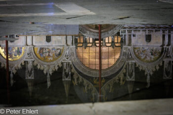 Wasserspiegelung  Venedig Metropolitanstadt Venedig Italien by Peter Ehlert in venedig-abend
