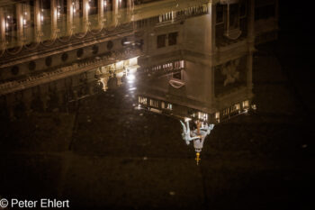 Wasserspiegelung  Venedig Metropolitanstadt Venedig Italien by Peter Ehlert in venedig-abend
