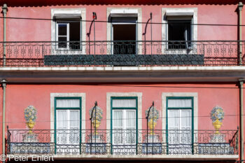 Haus mit Fliesen  Lissabon Região de Lisboa Portugal by Peter Ehlert in LIS-Gracia