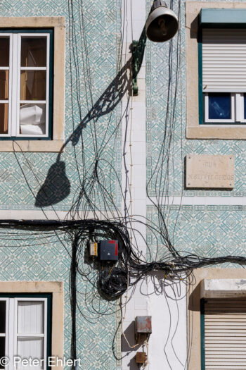 Kabelkunst  Lissabon Região de Lisboa Portugal by Peter Ehlert in LIS-Gracia