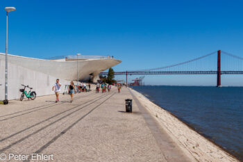 MAAT mit Brücke des 25 April  Lissabon Região de Lisboa Portugal by Lara Ehlert in LIS-Belem