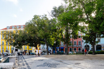Bunte Häuser an Park  Lissabon Distrikt Lissabon Portugal by Peter Ehlert in LIS-Barrio Alto und Chiado