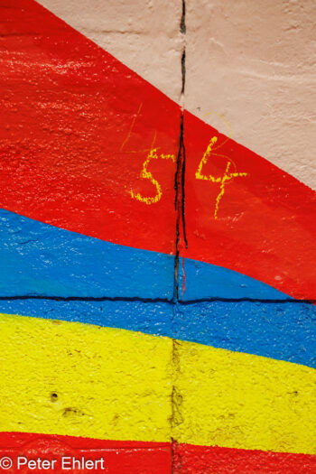 Farbe unter Gleis 4 und 5  München Bayern Deutschland by Peter Ehlert in MUC-UnterführungOst