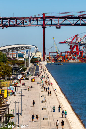 Promenade mit Brücke des 25.April  Lissabon Região de Lisboa Portugal by Peter Ehlert in LIS-Belem