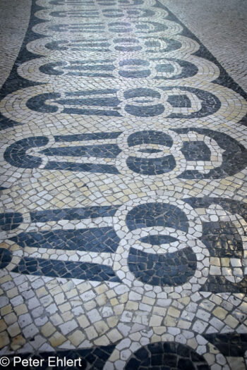 Pflasterstein Mosaik  Lissabon Distrikt Lissabon Portugal by Peter Ehlert in LIS-Barrio Alto und Chiado