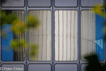 Fenster mit Spiegelung  München Bayern Deutschland by Peter Ehlert in MUC-HVB
