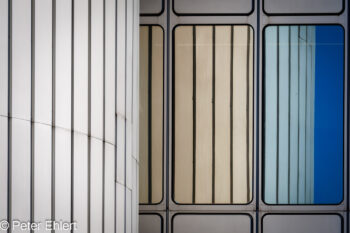 Fenster mit Spiegelung  München Bayern Deutschland by Peter Ehlert in MUC-HVB