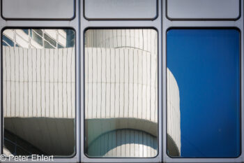 Fenster mit Spiegelung  München Bayern Deutschland by Peter Ehlert in MUC-HVB