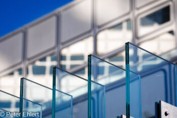 Glasschutz vor Fenster mit Spiegelung  München Bayern Deutschland by Peter Ehlert in MUC-HVB