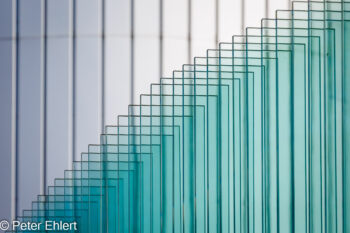 Glasschutz vor Fassade  München Bayern Deutschland by Peter Ehlert in MUC-HVB