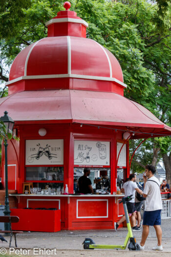 Roter Kiosk vor dem Markt  Lissabon Distrikt Lissabon Portugal by Peter Ehlert in LIS_Timeout