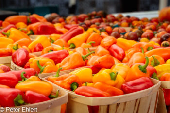Paprika Stand  Lissabon Distrikt Lissabon Portugal by Peter Ehlert in LIS-LX