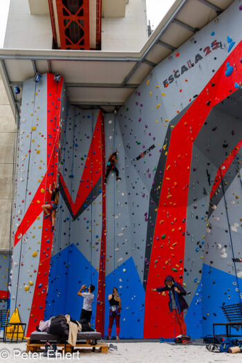 Kletteranlage unter der Brücke  Lissabon Distrikt Lissabon Portugal by Peter Ehlert in LIS-Ponte