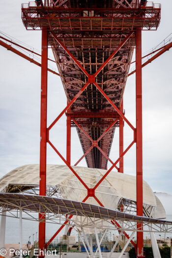 Untersicht der Brücke  Lissabon Distrikt Lissabon Portugal by Peter Ehlert in LIS-Ponte