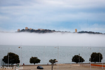 Aufziehender Nebel in der Bucht  Lissabon Distrikt Lissabon Portugal by Peter Ehlert in LIS-Ponte