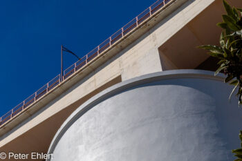 Brücke und Wassertank  Lissabon Distrikt Lissabon Portugal by Peter Ehlert in LIS-LX