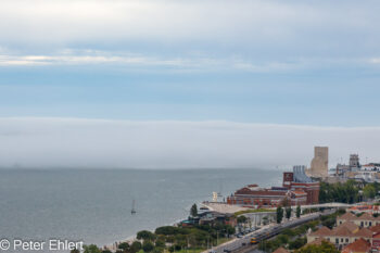Aufziehender Nebel in der Bucht  Lissabon Distrikt Lissabon Portugal by Peter Ehlert in LIS-Ponte