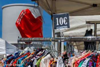 Sportbekleidung  Lissabon Distrikt Lissabon Portugal by Peter Ehlert in LIS-LX