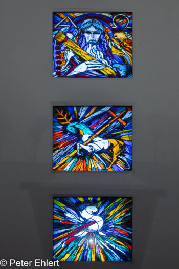 Glasfenster in der Kirche  Almada Distrikt Setúbal Portugal by Peter Ehlert in LIS-Ponte