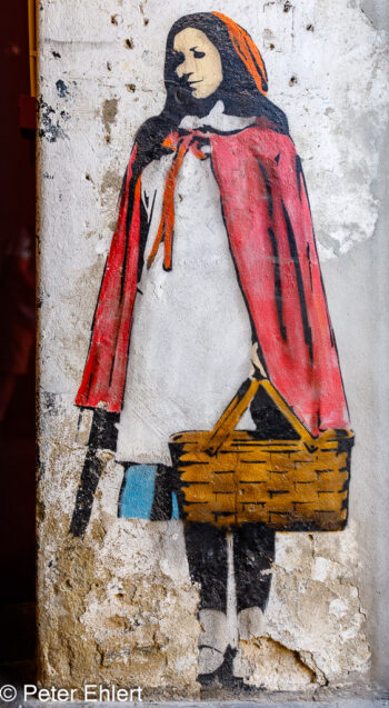 Wandbild - Modern Rotkäppchen  Lissabon Distrikt Lissabon Portugal by Peter Ehlert in LIS-LX