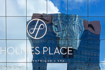 Spiegelung an Fassade  Lissabon Distrikt Lissabon Portugal by Peter Ehlert in LIS-Stadt