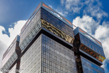 Verspiegelte Fassade  Lissabon Distrikt Lissabon Portugal by Peter Ehlert in LIS-Stadt