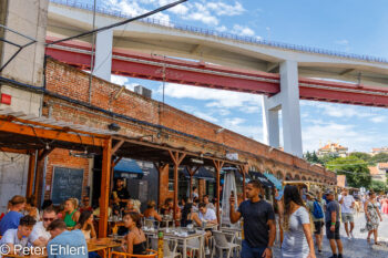 Restaurantzeile unter der Brücke  Lissabon Distrikt Lissabon Portugal by Peter Ehlert in LIS-LX