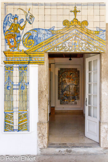 Geschmückter Hauseingang  Lissabon Distrikt Lissabon Portugal by Peter Ehlert in lis-azulejo