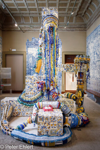 Objekt im blauen Raum  Lissabon Distrikt Lissabon Portugal by Lara Ehlert in lis-azulejo