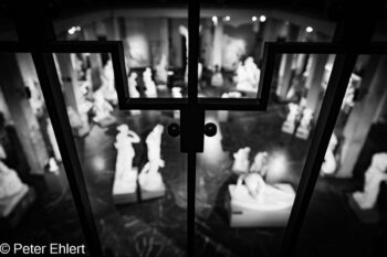 Raum  München Bayern Deutschland by Peter Ehlert in Abguss-Raum,Falten,Schatten