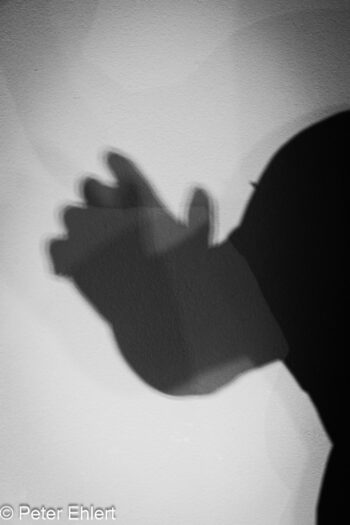 Schatten  München Bayern Deutschland by Peter Ehlert in Abguss-Raum,Falten,Schatten