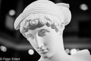 Portrait  München Bayern Deutschland by Peter Ehlert in Abguss-Portrait,Durchblick