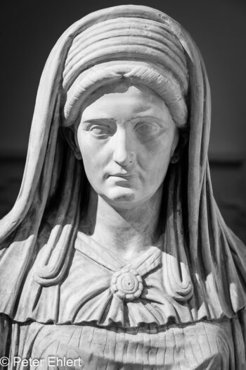 Portrait  München Bayern Deutschland by Peter Ehlert in Abguss-Portrait,Durchblick